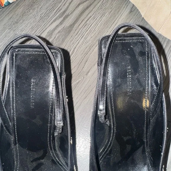 Balenciaga Women's Black Pointed Toe Shoes - Picture 3 of 7